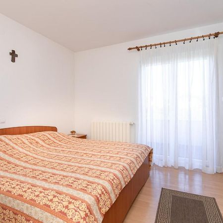 2-Bedroom Krk Apartment - Near Krk Beaches & Town! 크르크 외부 사진