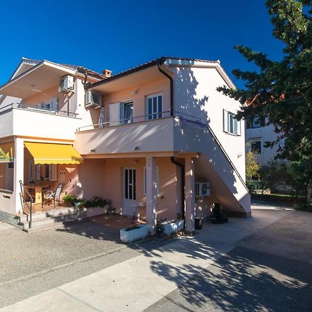 2-Bedroom Krk Apartment - Near Krk Beaches & Town! 크르크 외부 사진