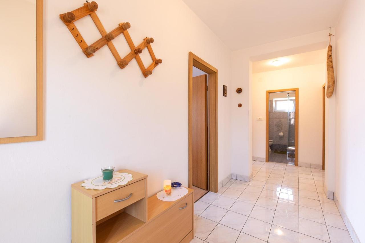 2-Bedroom Krk Apartment - Near Krk Beaches & Town! 크르크 외부 사진