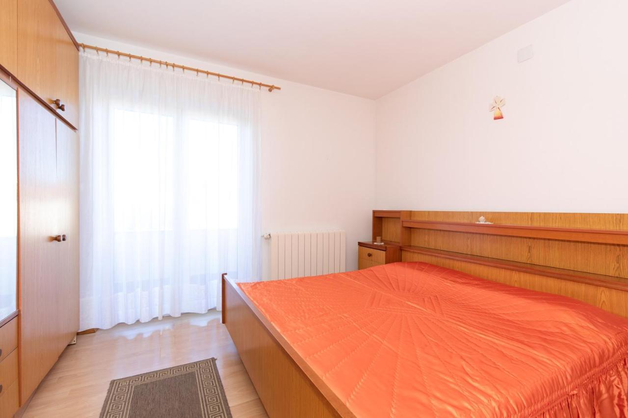 2-Bedroom Krk Apartment - Near Krk Beaches & Town! 크르크 외부 사진
