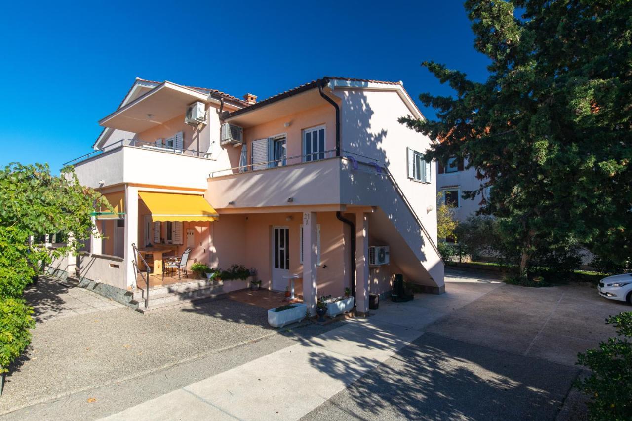 2-Bedroom Krk Apartment - Near Krk Beaches & Town! 크르크 외부 사진