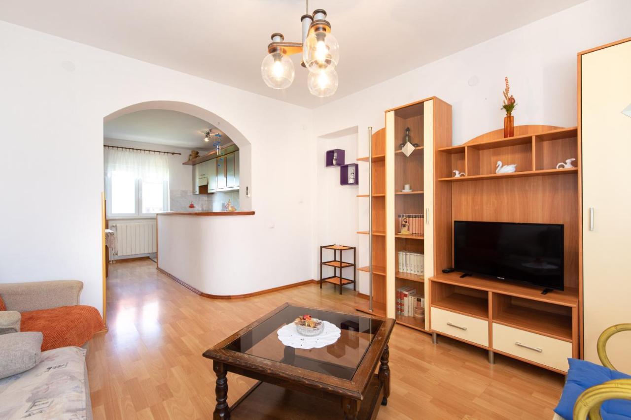 2-Bedroom Krk Apartment - Near Krk Beaches & Town! 크르크 외부 사진