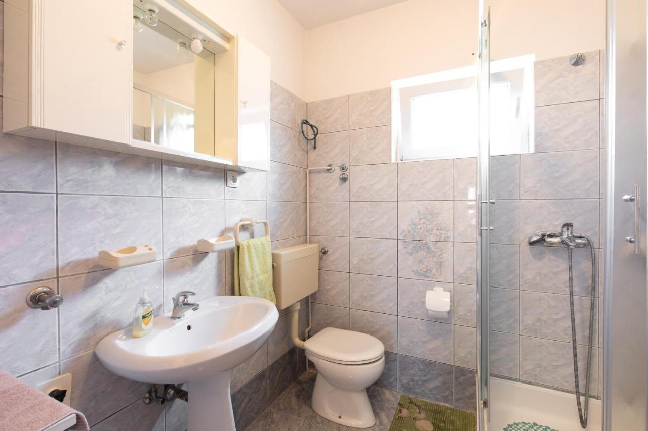 2-Bedroom Krk Apartment - Near Krk Beaches & Town! 크르크 외부 사진